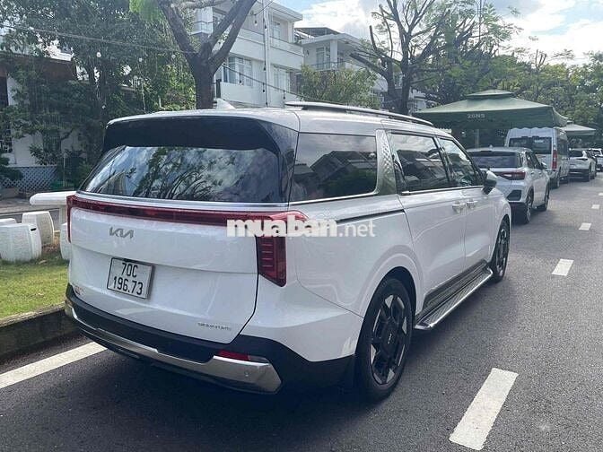 Kia Carnival 2025 2.2 Signature Trắng 38.000 km