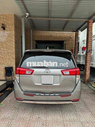 Toyota Innova 2.0E 2018đk19 Số sàn Đồng ánh kim