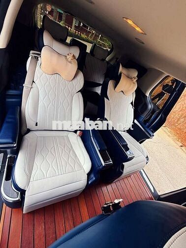 Kia Carnival Luxury Limousine Xanh 7 chỗ