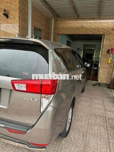 Toyota Innova 2.0E 2018đk19 Số sàn Đồng ánh kim