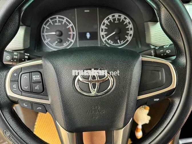 Toyota Innova 2.0E 2018đk19 Số sàn Đồng ánh kim