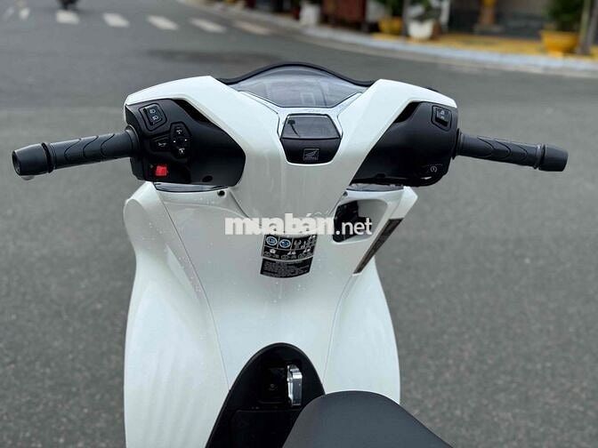 Honda SH 125 CBS 2025 Trắng Lướt