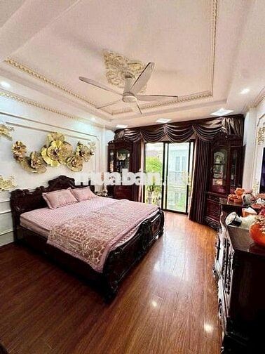  nhà 8 tầng thang máy ở + làm văn phòng ô tô tránh