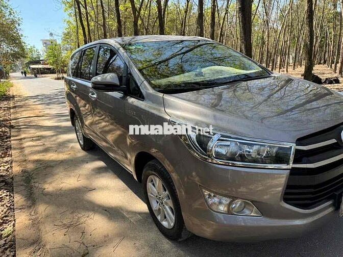 Toyota Innova 2.0E 2018đk19 Số sàn Đồng ánh kim