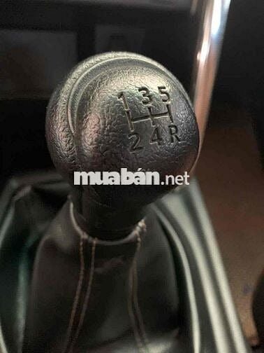 Toyota Innova 2.0E 2018đk19 Số sàn Đồng ánh kim