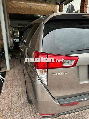 Toyota Innova 2.0E 2018đk19 Số sàn Đồng ánh kim