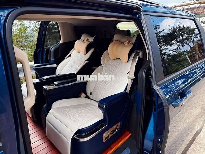 Kia Carnival Luxury Limousine Xanh 7 chỗ