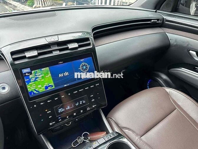 Hyundai Tucson 1.6 Turbo 2023 Trắng zin 2,8v km