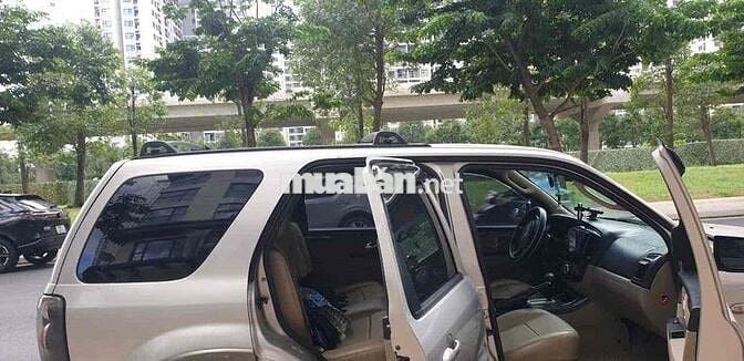Ford Escape 2024 Vàng cát 5 chỗ