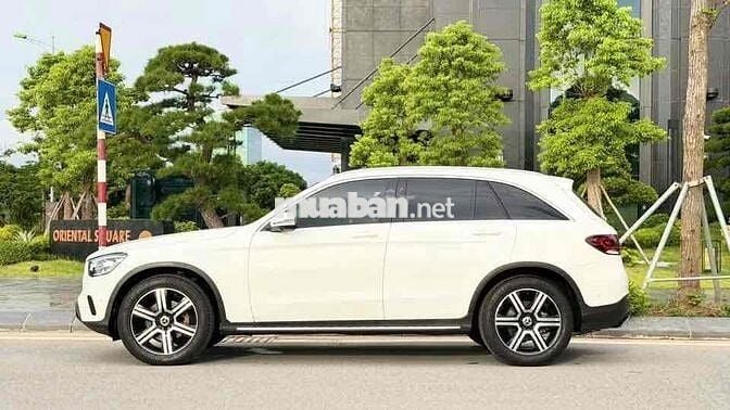 Mercedes-Benz GLC 200 4Matic 2021 Trắng siêu đẹp