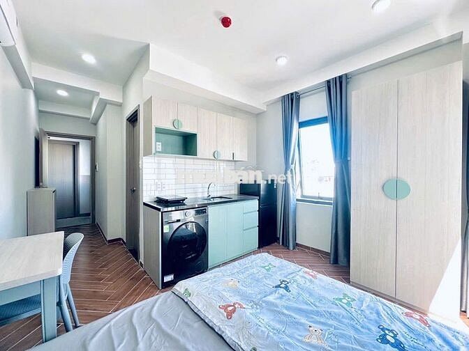 Căn studio - Ban công - Full nội thất - Máy giặt riêng - Thang máy 