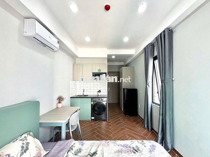 Căn studio - Ban công - Full nội thất - Máy giặt riêng - Thang máy 