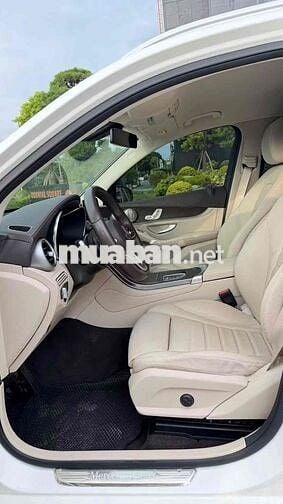 Mercedes-Benz GLC 200 4Matic 2021 Trắng siêu đẹp