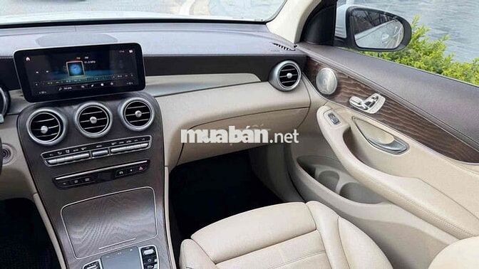Mercedes-Benz GLC 200 4Matic 2021 Trắng siêu đẹp