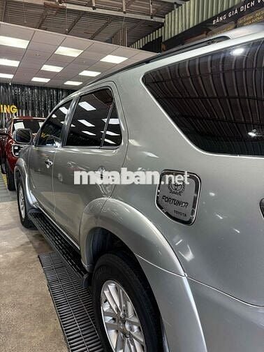 Toyota Fortuner 7 chỗ Bạc 203.048 km