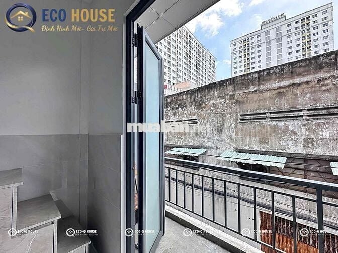DUPLEX BAN CÔNG GẦN ĐH VĂN HIẾN,THUẬN TIỆN QUA Q11,Q10