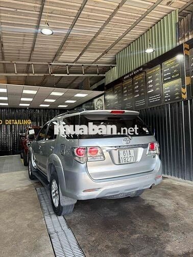 Toyota Fortuner 7 chỗ Bạc 203.048 km