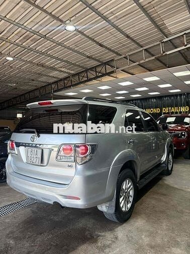Toyota Fortuner 7 chỗ Bạc 203.048 km