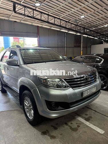 Toyota Fortuner 7 chỗ Bạc 203.048 km