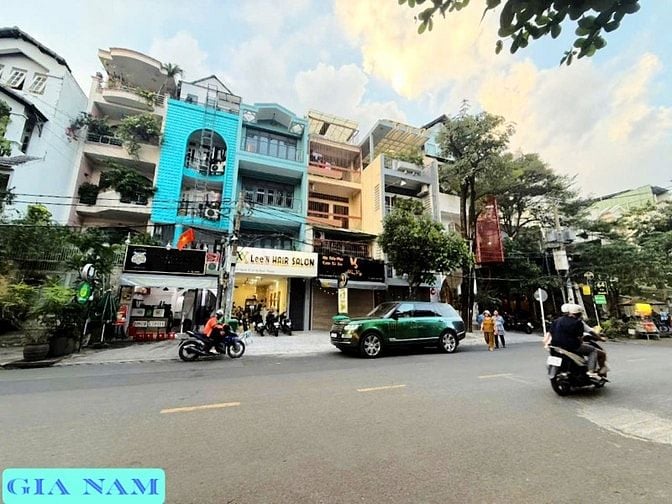 BÁN NHÀ MẶT TIỀN KINH DOANH : 72 VÕ OANH - P. 25 - Q. BÌNH THẠNH - HCM
