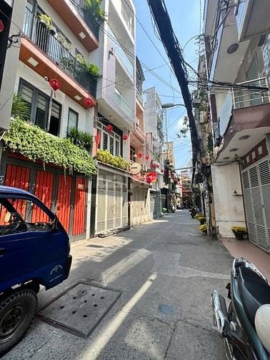 Hẻm xe hơi 489A Huỳnh Văn Bánh. Nhà 5 tầng BTCT