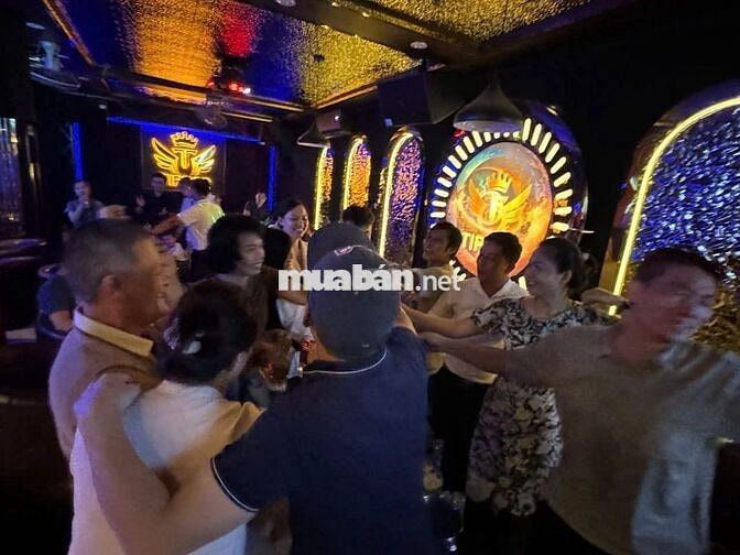 Sang Nhượng Quán Karaoke TIPTOP 189 Quan Hoa, Hà Nội