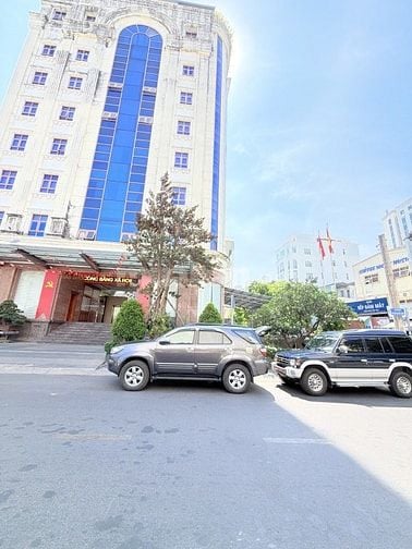 BÁN NHÀ GIÁ RẺ  TRUNG TÂM PHÚ NHUẬN 