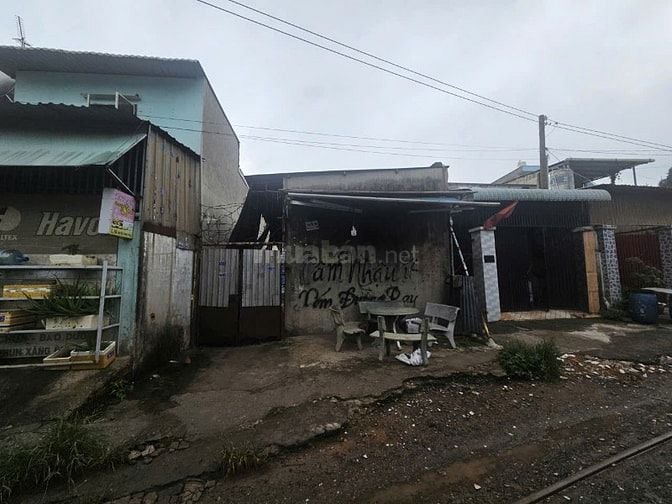 Cần tiền bán gấp dãy trọ cũ có 2MT 279m2 ngay sát đường DT743 Dĩ An