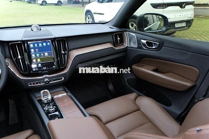 Volvo XC60 2022 Động cơ mới Bản Đủ Nhập Khẩu