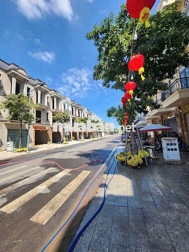🔥 NHÀ ĐẸP TRUNG TÂM TP TÂN UYÊN – GIÁ CHỈ 2 TỶ 9- CÁCH 5P ĐẾN VSIP II