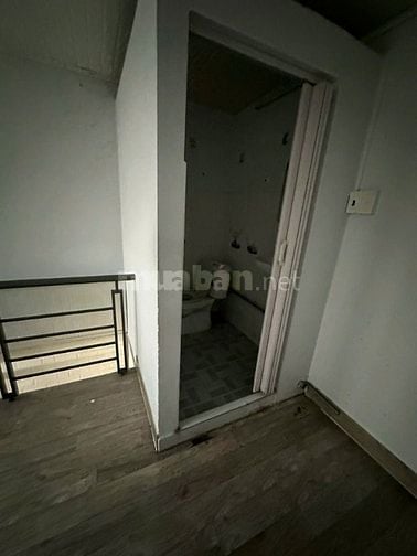 2,2 tỷ nhà 2 tầng Trần Hưng Đạo, Q5, ở liền