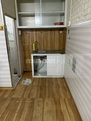 2,2 tỷ nhà 2 tầng Trần Hưng Đạo, Q5, ở liền