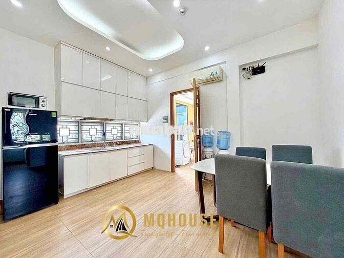 Căn hộ 2 phòng ngủ full nội thất cửa sổ đường Trần Hưng Đạo quận 5