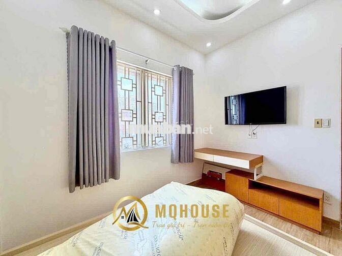 Căn hộ 2 phòng ngủ full nội thất cửa sổ đường Trần Hưng Đạo quận 5