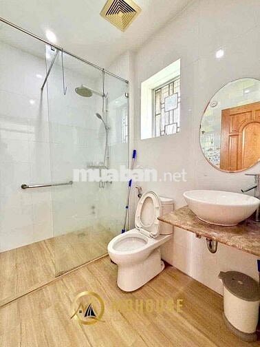Căn hộ 2 phòng ngủ full nội thất cửa sổ đường Trần Hưng Đạo quận 5
