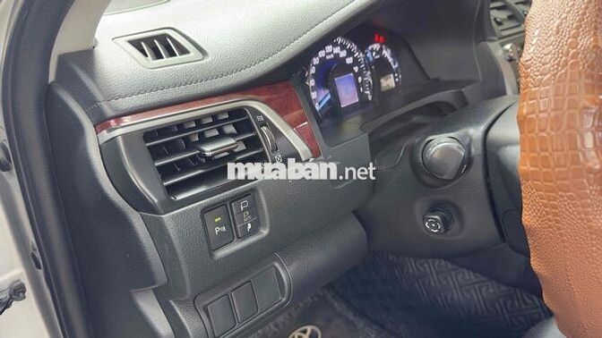 Toyota Camry 2.5Q Bạc 135492 km