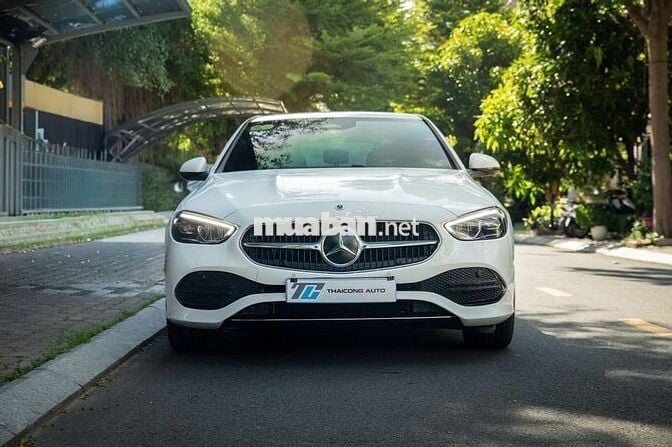 Mercedes C200 Avantgarde V2 2025 8000 km Trắng