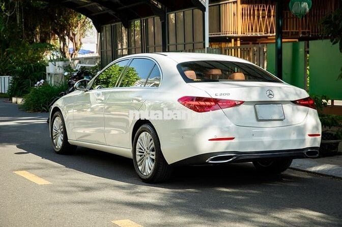 Mercedes C200 Avantgarde V2 2025 8000 km Trắng