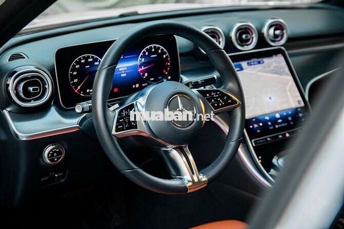 Mercedes C200 Avantgarde V2 2025 8000 km Trắng