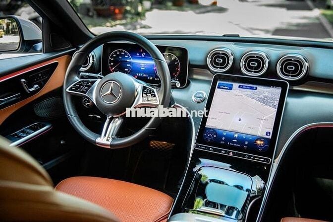 Mercedes C200 Avantgarde V2 2025 8000 km Trắng