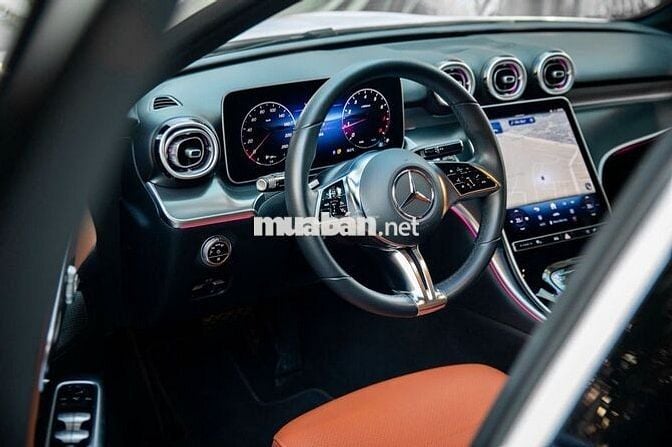 Mercedes C200 Avantgarde V2 2025 8000 km Trắng