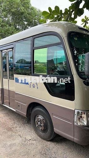 Hyundai County Limousine 29 chỗ màu Kem