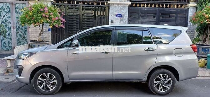 Toyota Innova 2.0E SX 2022 Số sàn