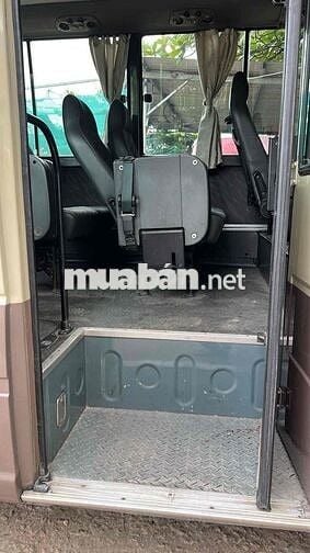 Hyundai County Limousine 29 chỗ màu Kem