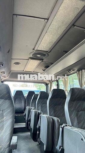 Hyundai County Limousine 29 chỗ màu Kem