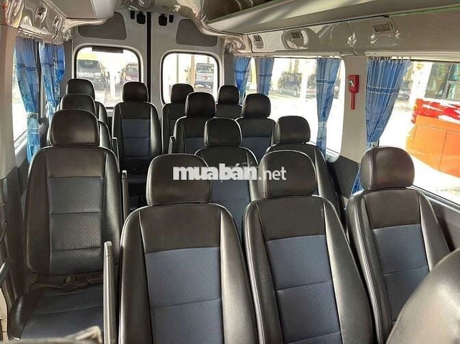 Hyundai Solati 2018 16 chỗ Trắng