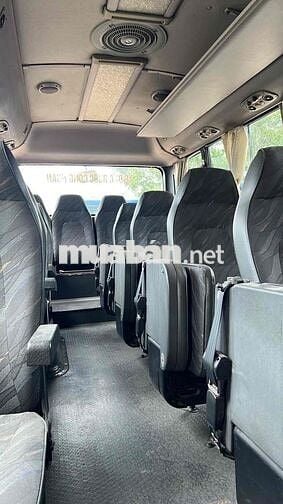 Hyundai County Limousine 29 chỗ màu Kem