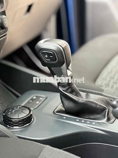 Ford Ranger 2 cầu XLT 4x4 Số Tự động