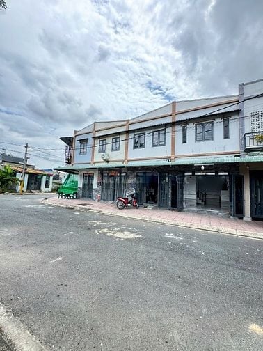 Bán nhà mặt tiền kinh doanh gần chợ Mỹ Hạnh Nam, giá 590tr gần Hóc Môn