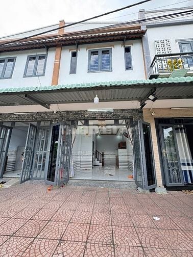 Bán nhà mặt tiền kinh doanh gần chợ Mỹ Hạnh Nam, giá 590tr gần Hóc Môn